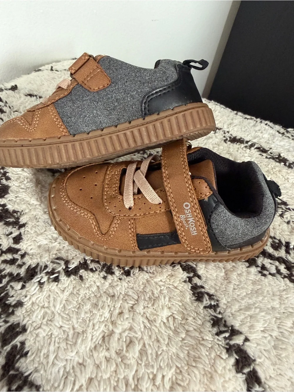 OshKosh B'gosh Brown and Gray Toddler Sneakers with Hook-and-Loop Strap size 6